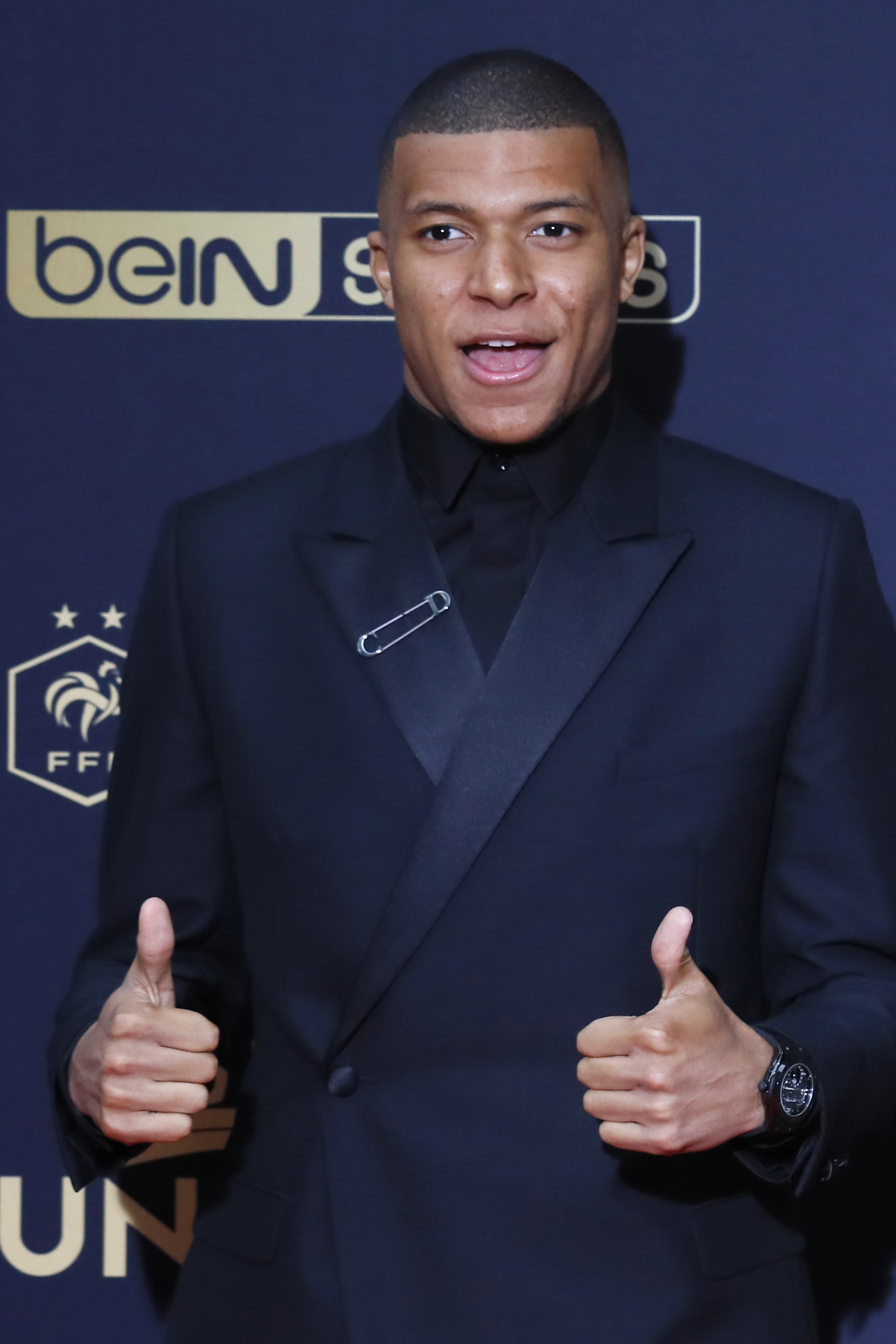 莱切1-0佛罗伦萨，梅东-贝里沙一锤定音（莱切1比0力克佛罗伦萨，梅东-贝里沙打入致胜球）